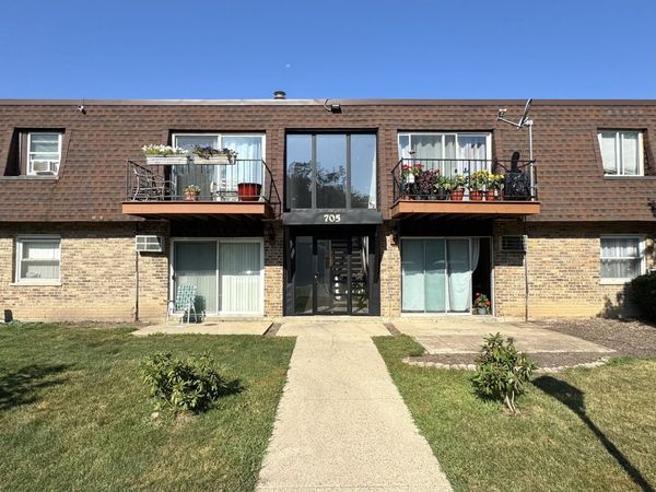 705 Grove Drive , Unit 101, Buffalo Grove, IL 60089