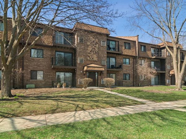 129 W Brandon Court, Unit D14, Palatine, IL 60067