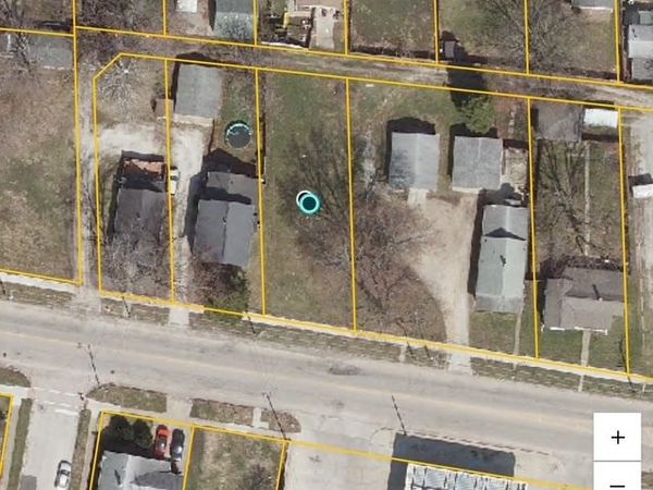 1209 W Market Street , Bloomington, IL 61701