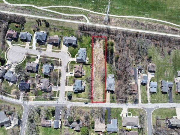 22W165 1st Street , Glen Ellyn, IL 60137