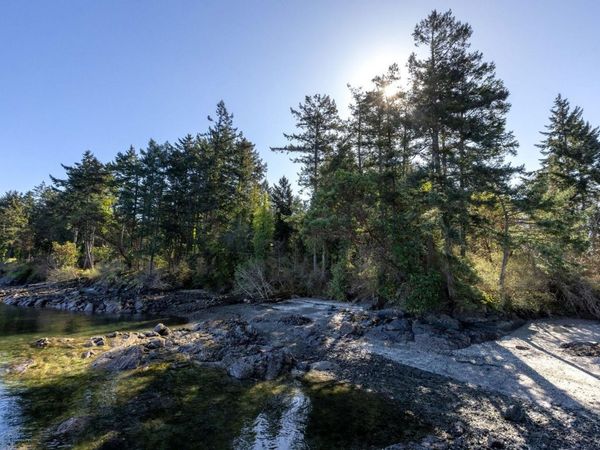 2218 Dolphin Rd , North Saanich, BC V8L 5Y7