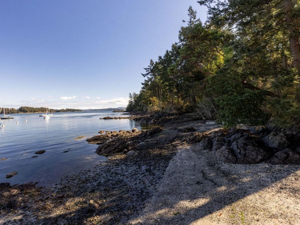 2220 Dolphin Rd , North Saanich, BC V8L 5Y7