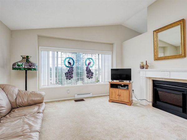 901 Kentwood Lane, Unit #31, Saanich, BC V8Y 2Y7