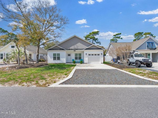 125 NE 15th Street, Oak Island, NC 28465