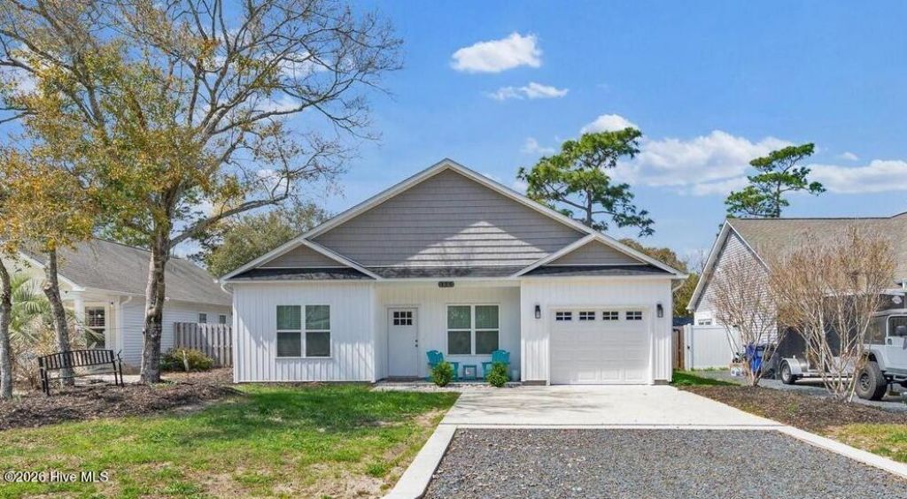 125 NE 15th Street, Oak Island, NC 28465 Main Photo