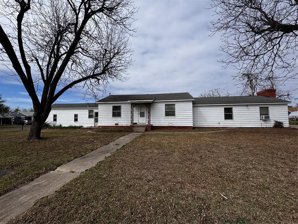 201 E Ercoupe Drive, Midwest City, OK 73110 Main Photo