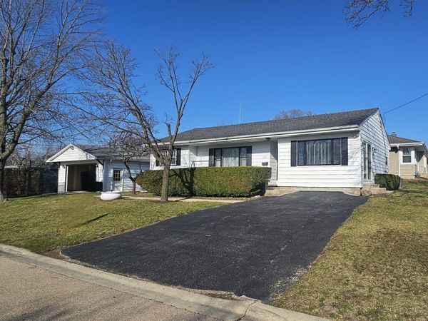 1055 Kenmore Avenue , Aurora, IL 60505