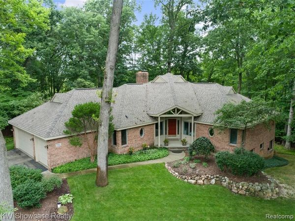 3510 Sutton Lane, Commerce Twp, MI 48390