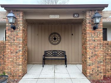 62072 Yorktown - Unit 4 , South Lyon, MI 48178