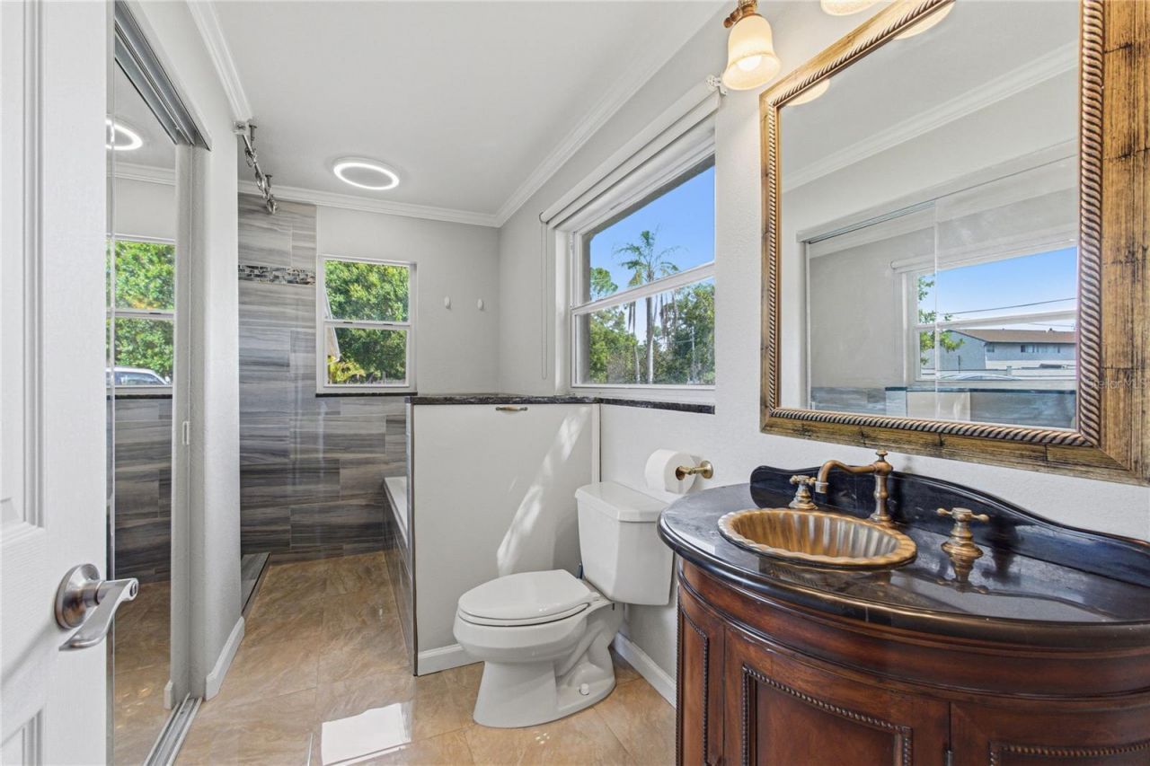 6904 Pennsylvania Avenue, Sarasota, FL 34243 Photo