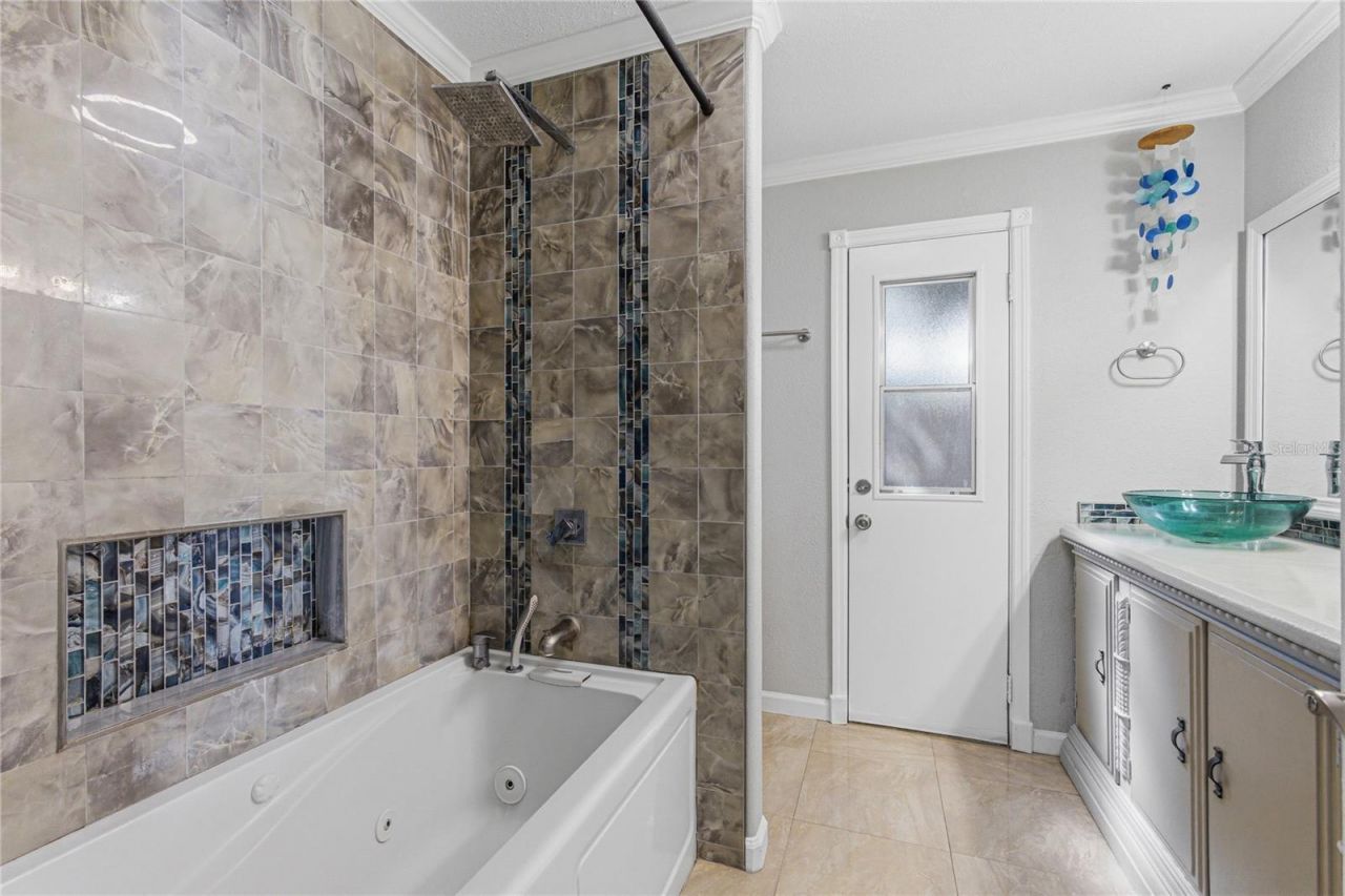 6904 Pennsylvania Avenue, Sarasota, FL 34243 Photo