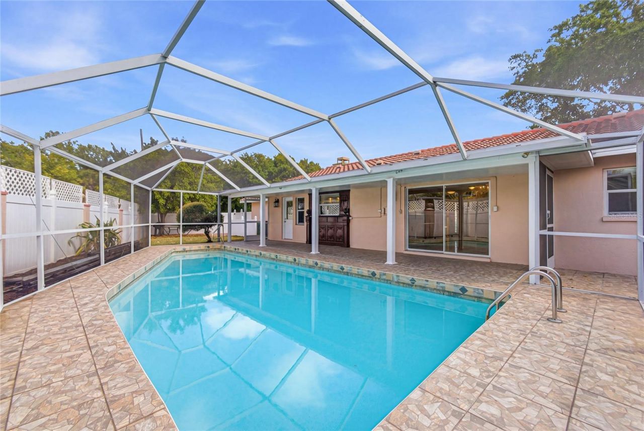 6904 Pennsylvania Avenue, Sarasota, FL 34243 Photo