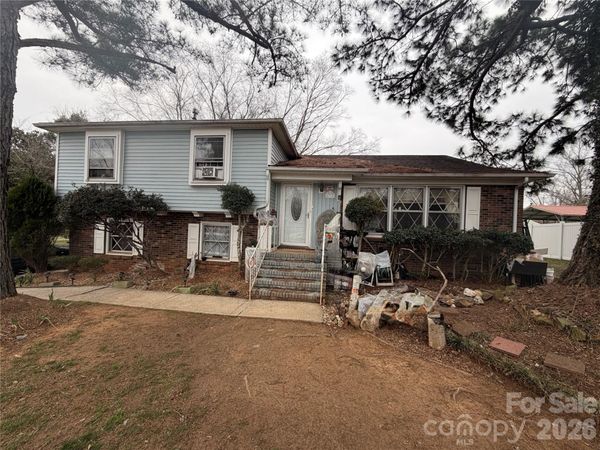 6215 Farm Pond Lane , Charlotte, NC 28212