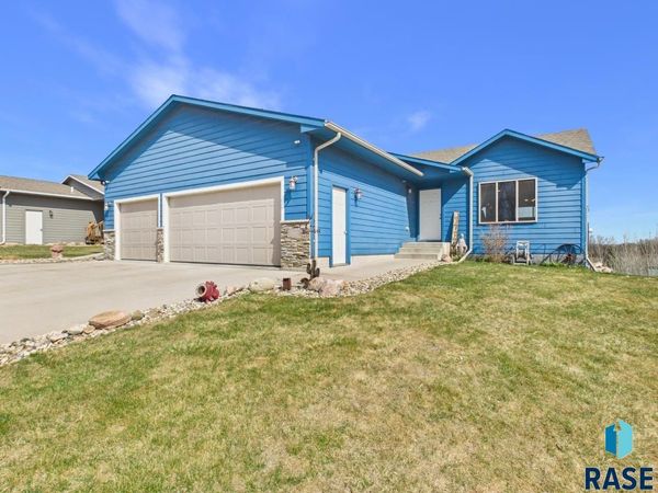 1724 E Tracy Ln, Sioux Falls, SD 57103