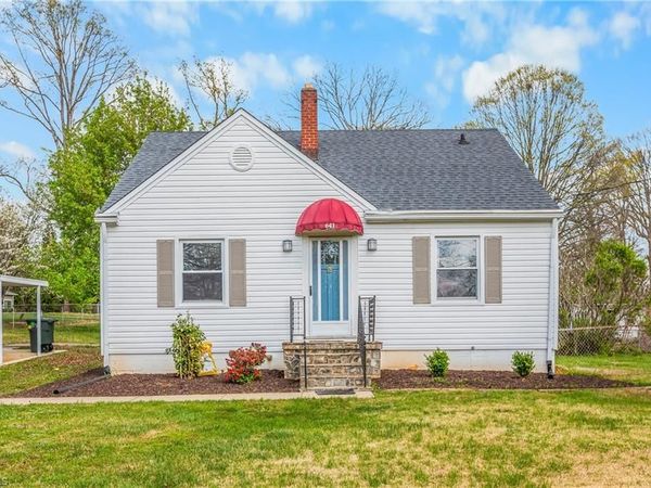 641 Willowbrook Lane , Winston-Salem, NC 27104