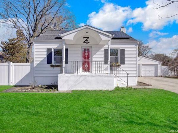 37 Oklahoma Avenue, Bay Shore, NY 11706