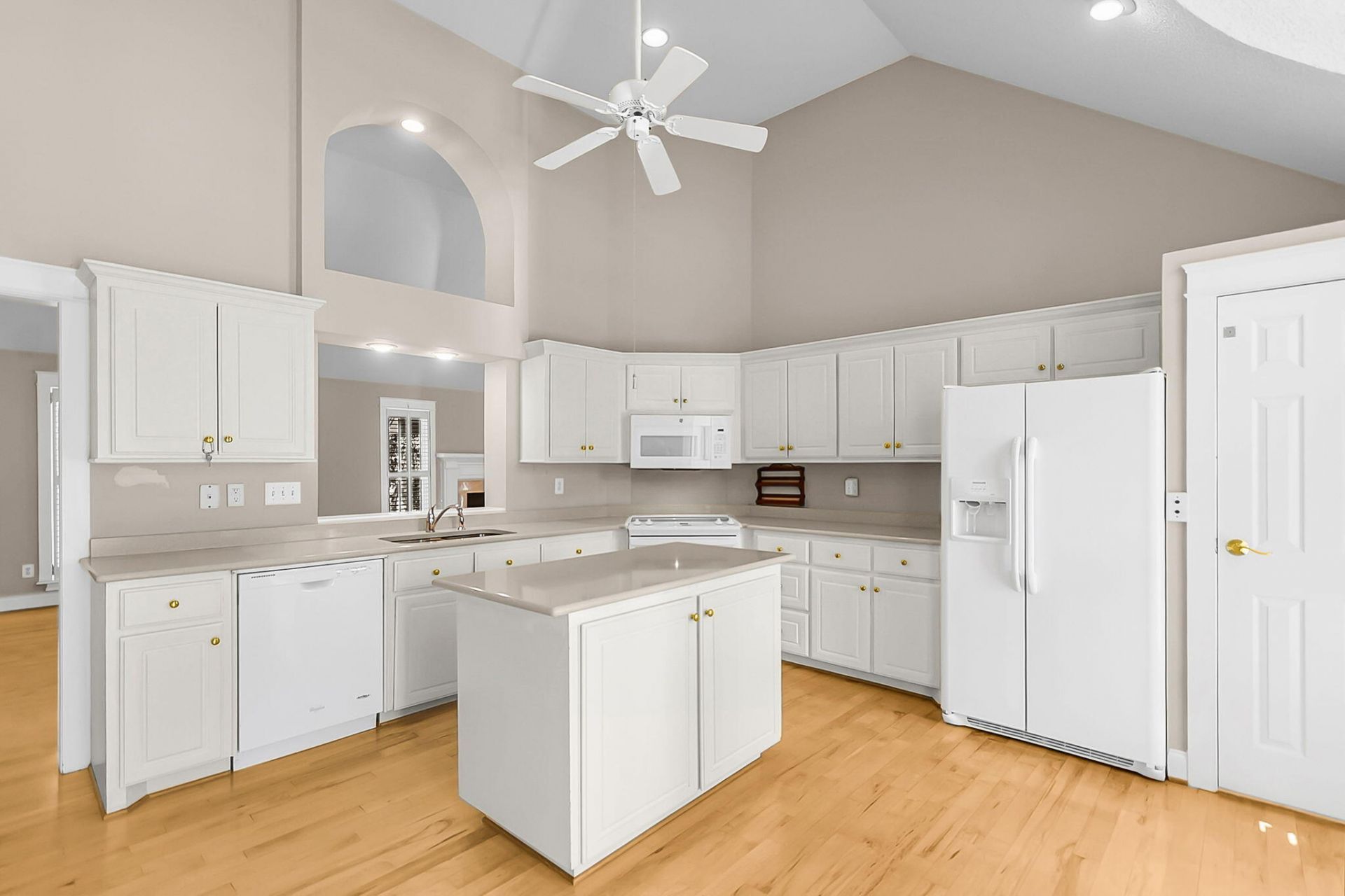 200 Castle Harbor Drive Photo 10