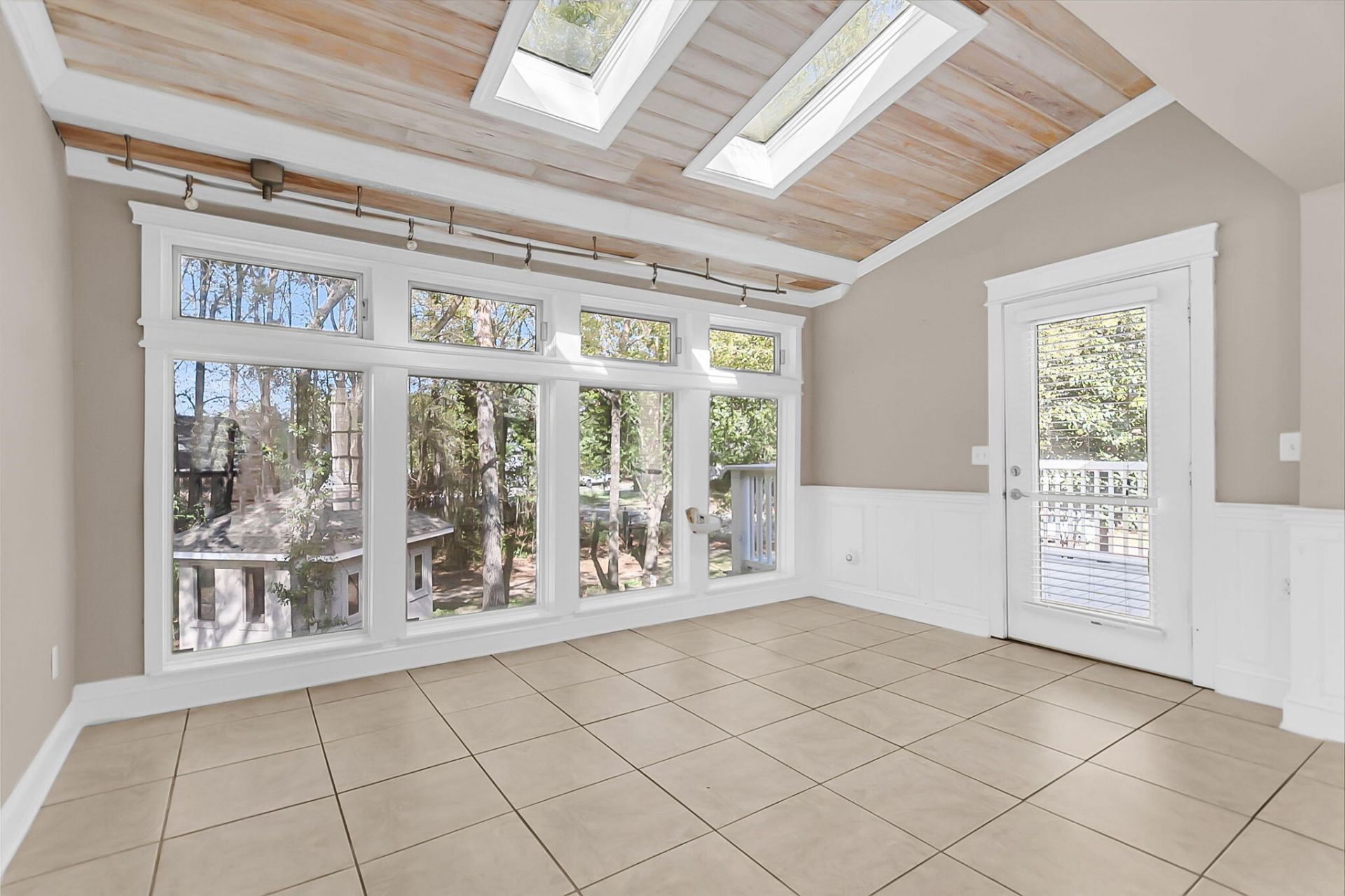 200 Castle Harbor Drive Photo 17