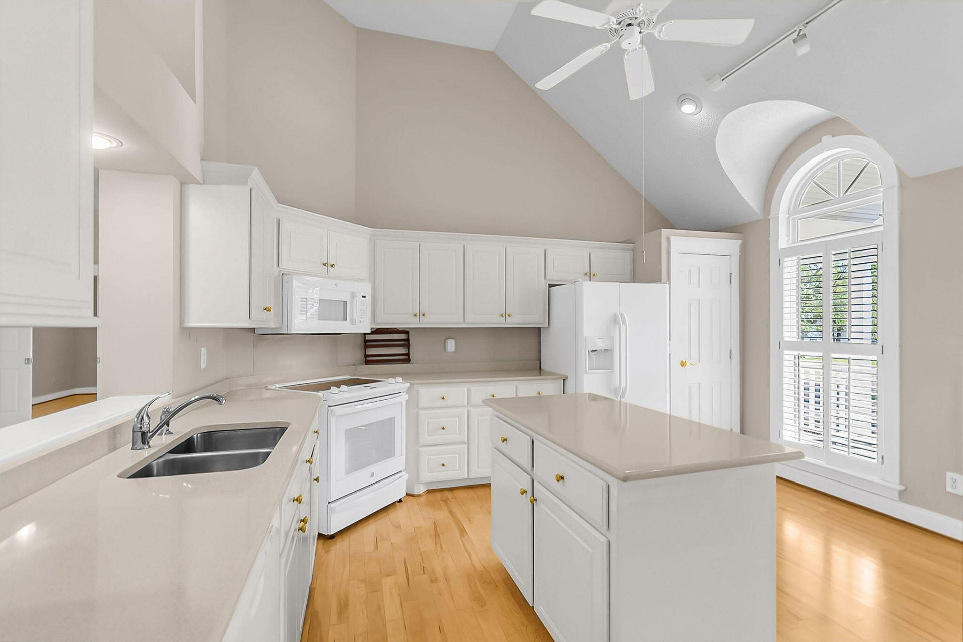 200 Castle Harbor Drive Photo 9