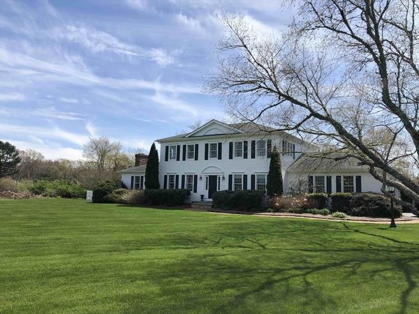 523 Old Westport Rd, Dartmouth, MA 02747