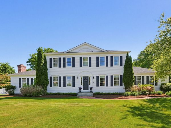 523 Old Westport Rd, Dartmouth, MA 02747