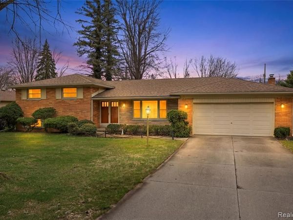 25509 S Afton Street, Harrison Twp, MI 48045