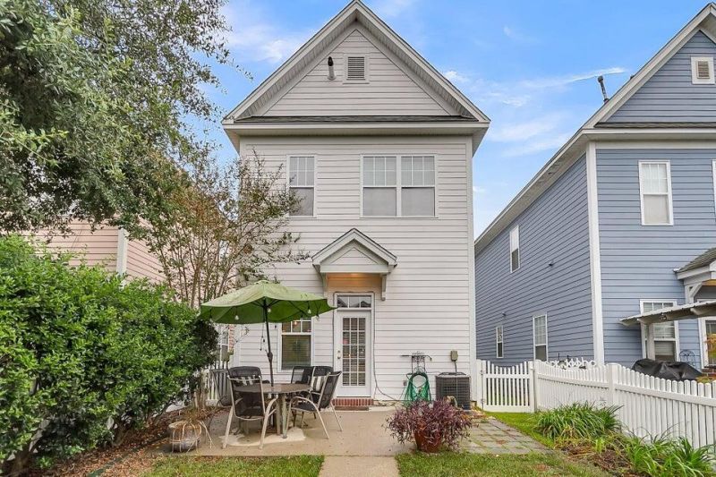 324 Barberry Street Photo 7