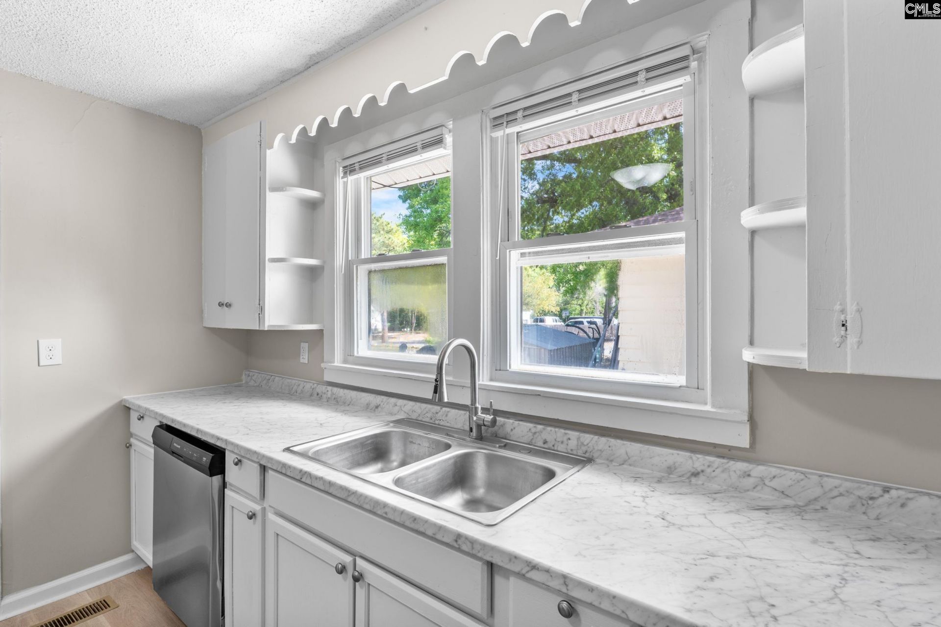 1004 Raleigh Street  Photo 9