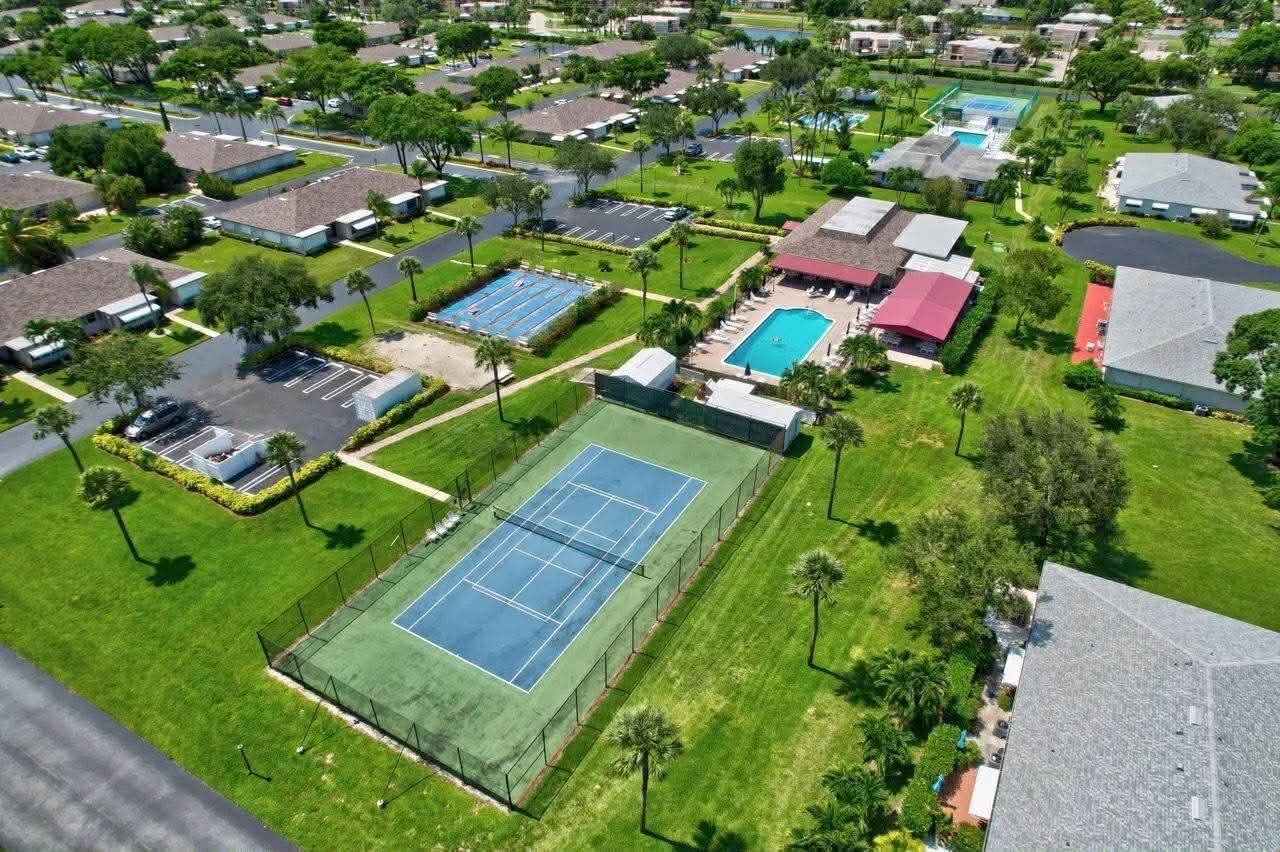 1232 Club Drive W, Unit D, Delray Beach, FL 33445 Photo