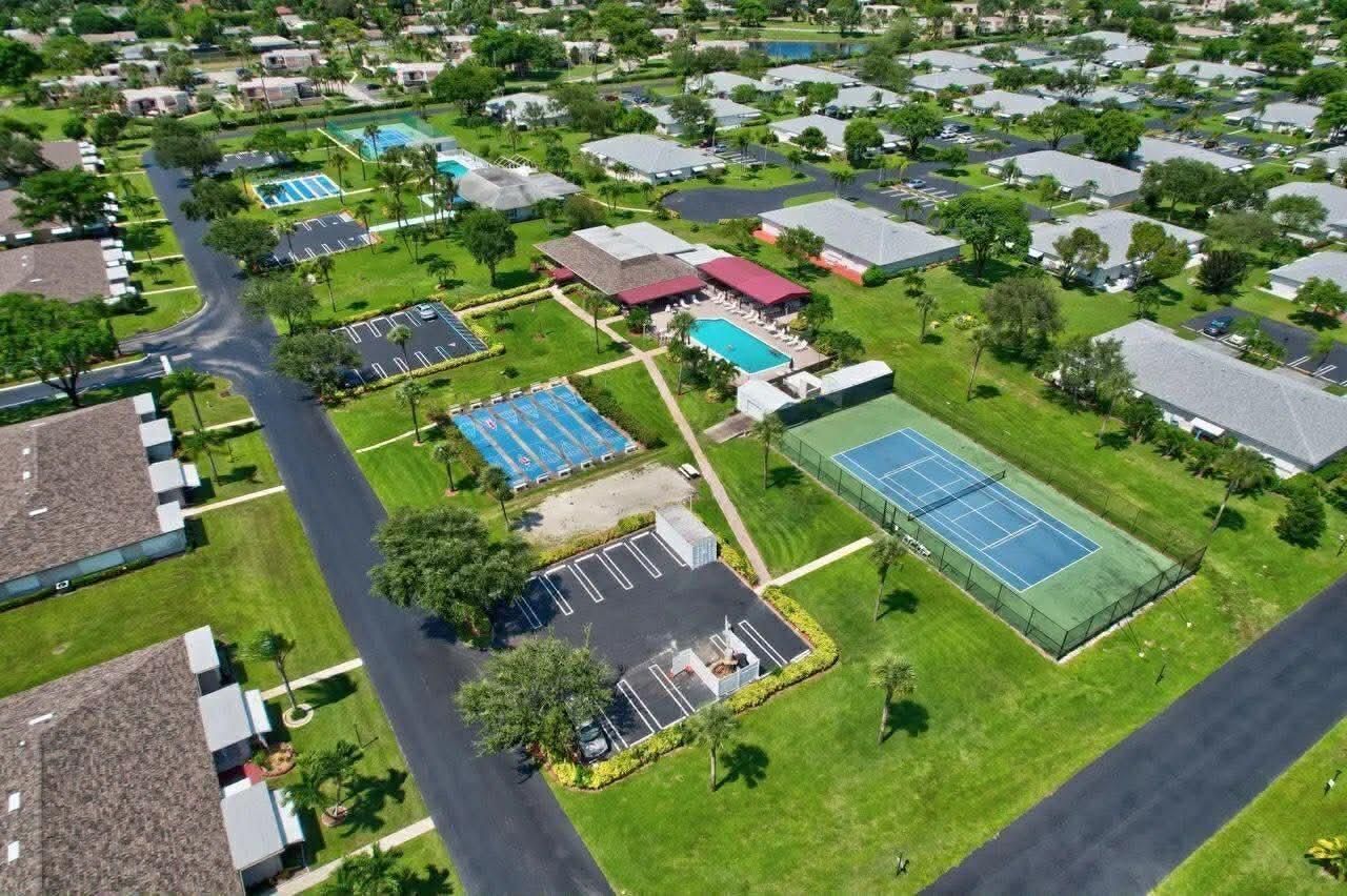1232 Club Drive W, Unit D, Delray Beach, FL 33445 Photo