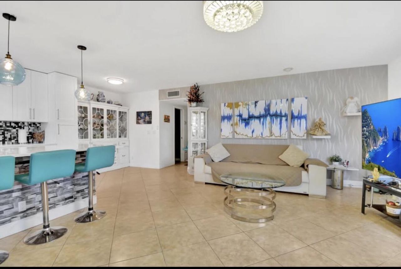 1232 Club Drive W, Unit D, Delray Beach, FL 33445 Photo