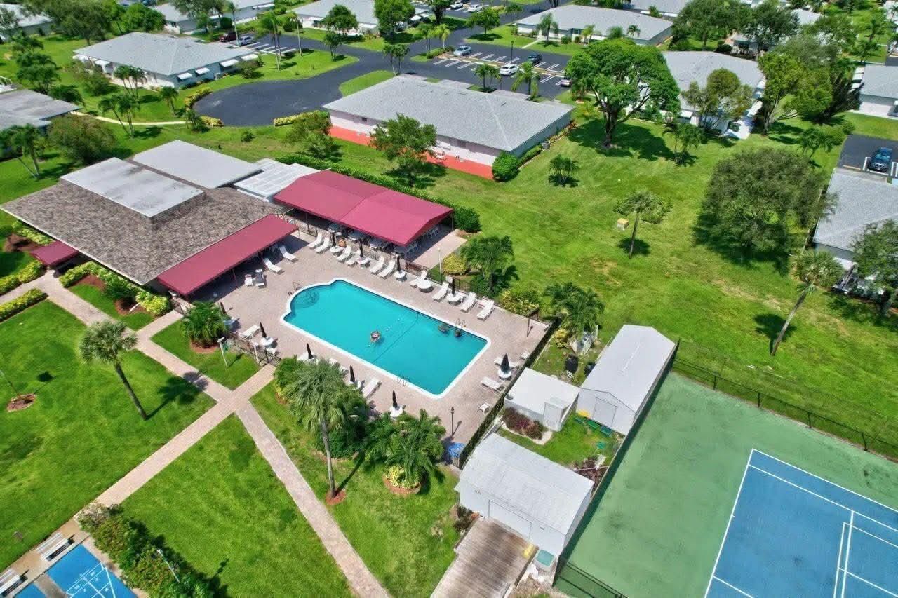 1232 Club Drive W, Unit D, Delray Beach, FL 33445 Photo