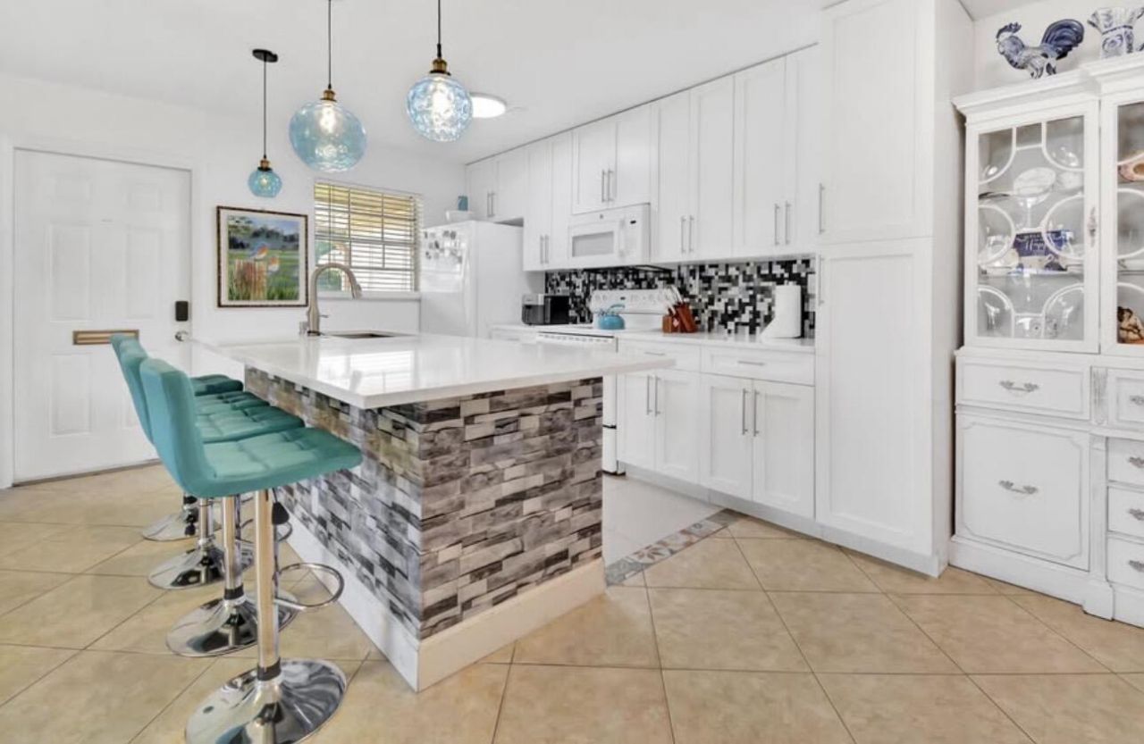 1232 Club Drive W, Unit D, Delray Beach, FL 33445 Photo