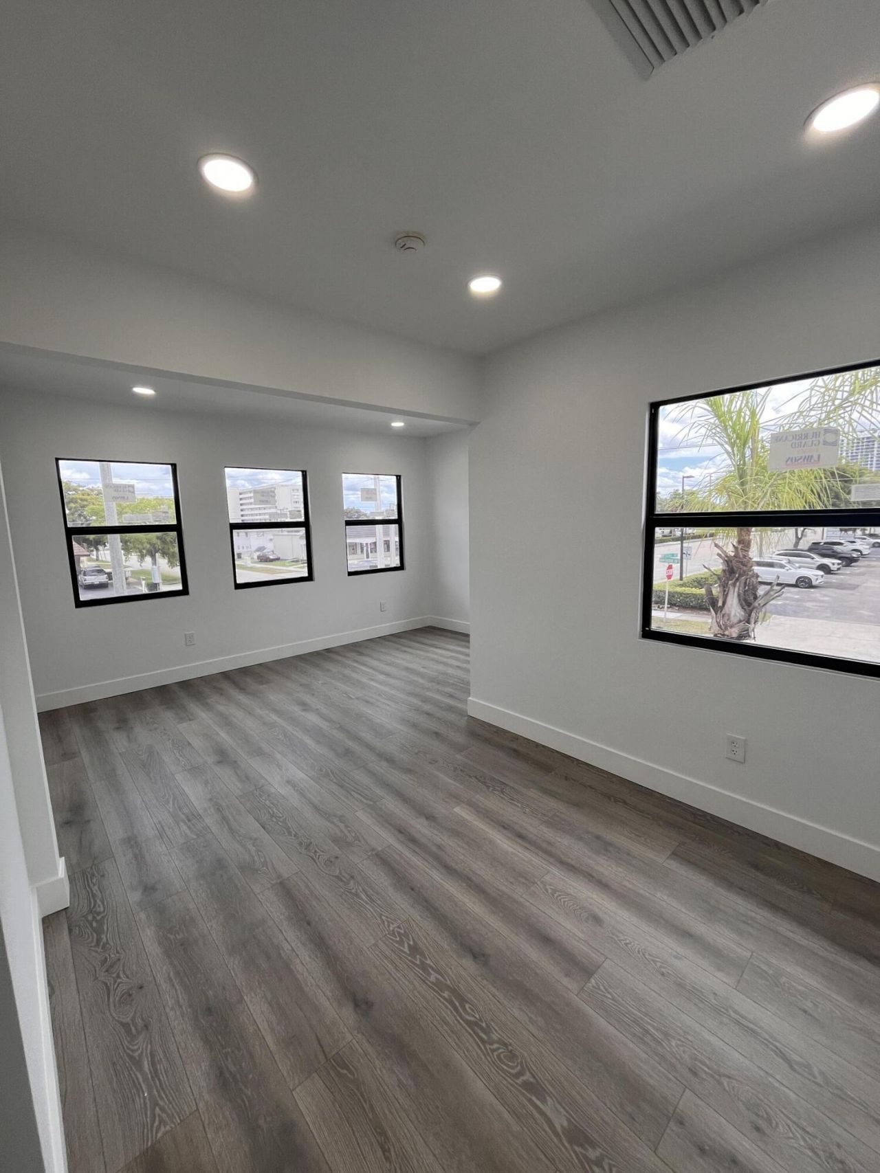 900 Federal Highway, Riviera Beach, FL 00000 Photo