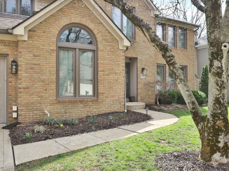 8240 Spruce Needle Court, Columbus, OH 43235 Photo 3