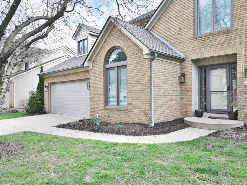 8240 Spruce Needle Court, Columbus, OH 43235 Photo 4