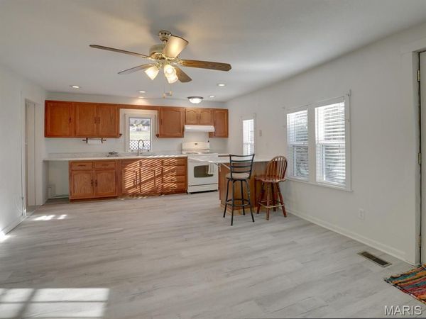 318 W New Street , Palmyra, MO 63461