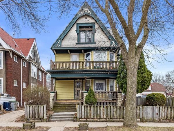 2610 N 10th STREET, Milwaukee, WI 53206