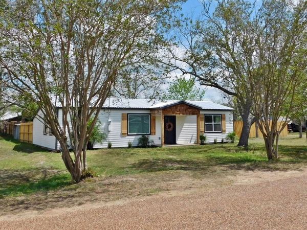 205 E Train ST, Ellinger, TX 78938