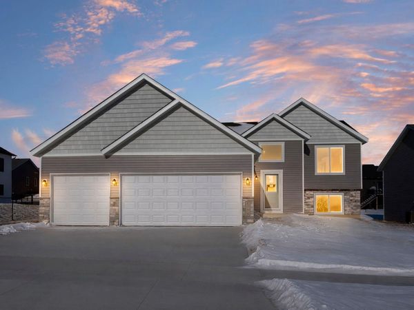 2009 Goldenray Drive, Faribault, MN 55021