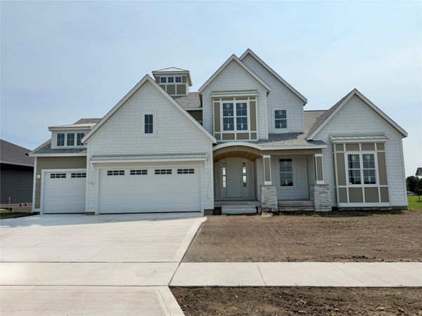 17412 Oakwood Drive, Urbandale, IA 50323