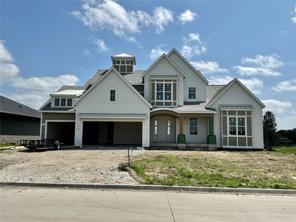 17412 Oakwood Drive, Urbandale, IA 50323