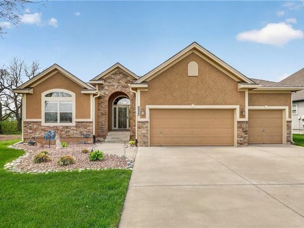 9920 N Manning Avenue, Kansas City, MO 64157