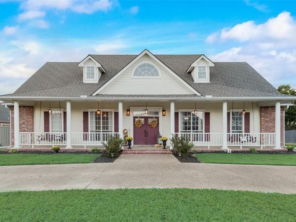 2100 Lakeridge Circle, Ennis, TX 75119