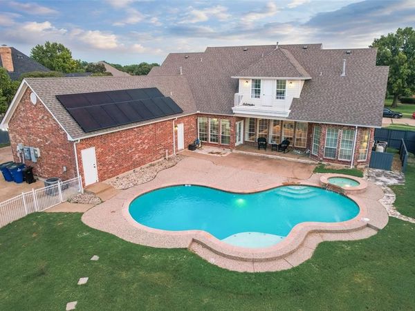 2100 Lakeridge Circle, Ennis, TX 75119