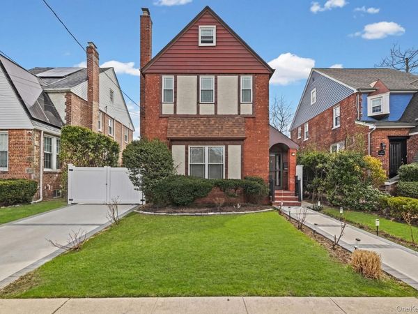 6 Dubonnet Road , Valley Stream, NY 11581