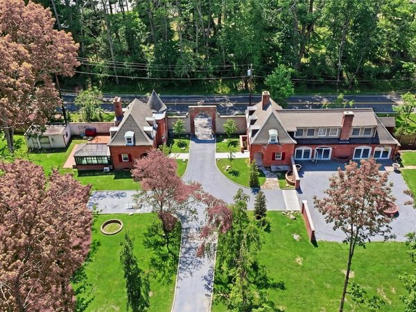 22 Brookville Road, Muttontown, NY 11545