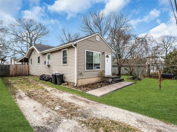 6 Oakwood Avenue , Ronkonkoma, NY 11779