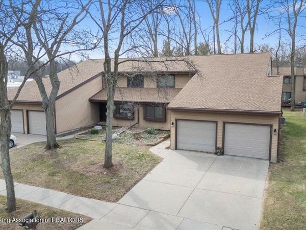 2022 E Provincial House Drive, Lansing, MI 48910