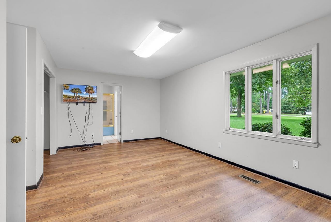 115 Green Lake Dr.  Photo 13